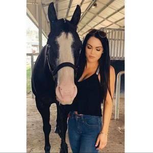 Meet your Posher, Tenielle